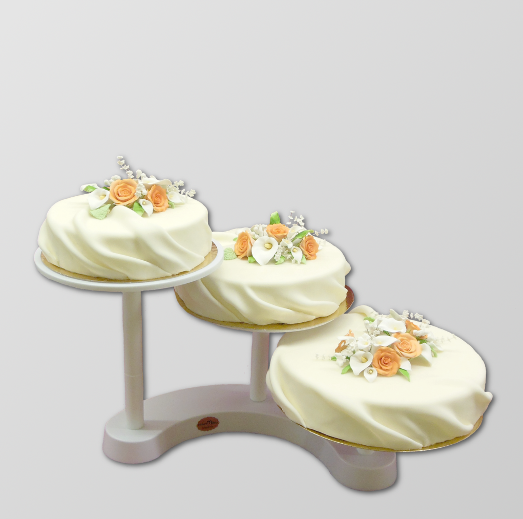HE38 Hochzeitstorte auf geschwungener Etagere