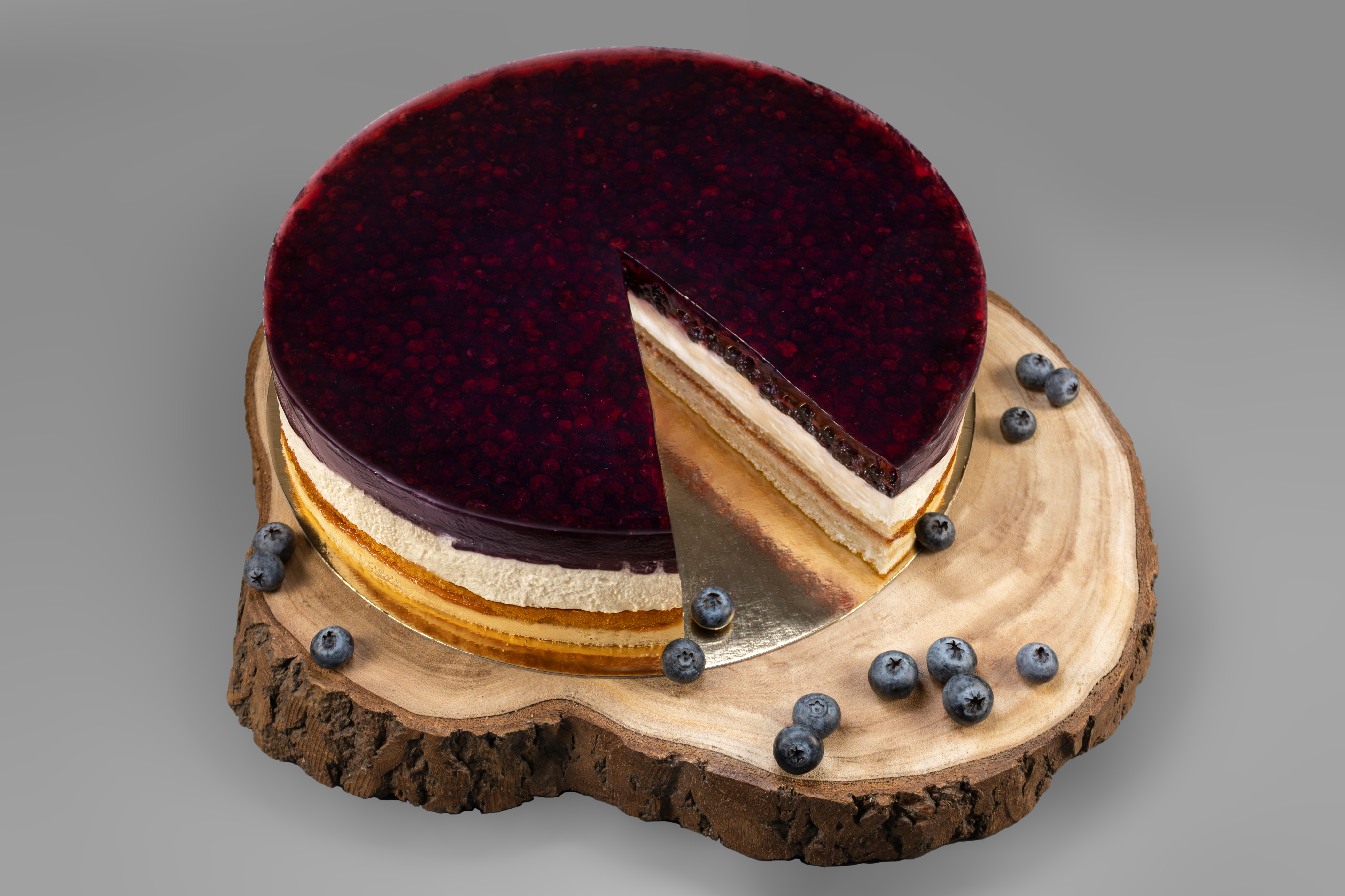 Quark-Sahnetorte mit Heidelbeeren