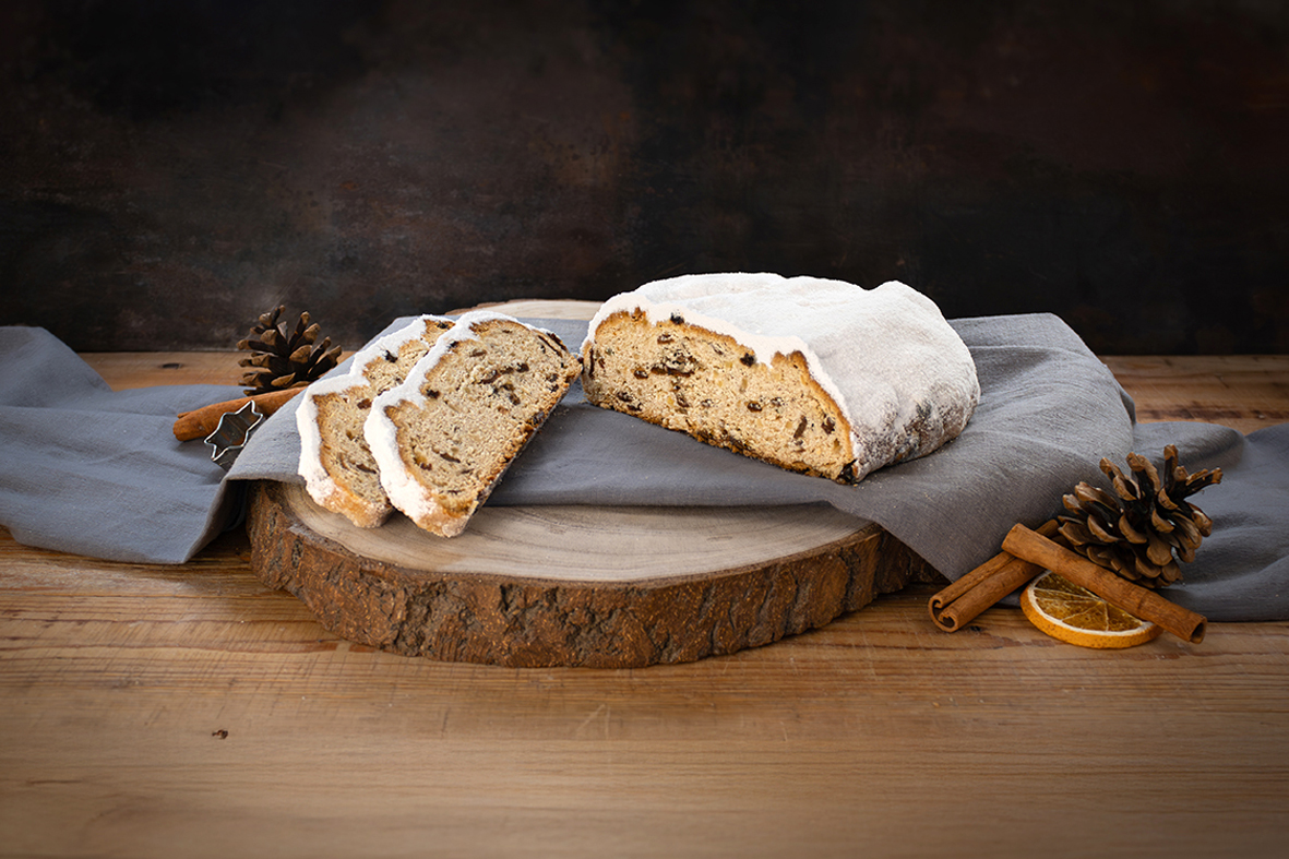 Rosinenstollen mit Dekor