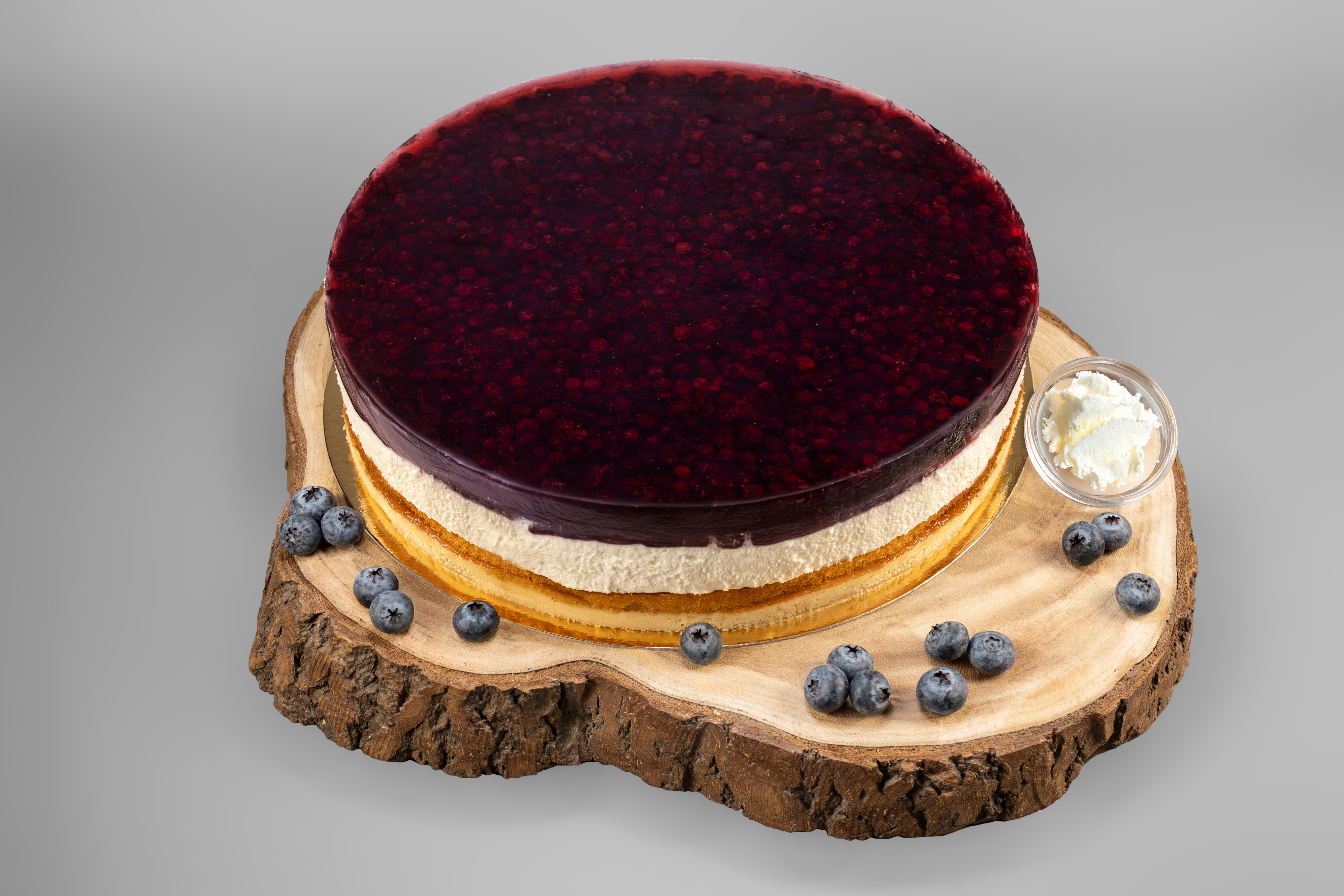 Quark-Sahnetorte mit Heidelbeeren