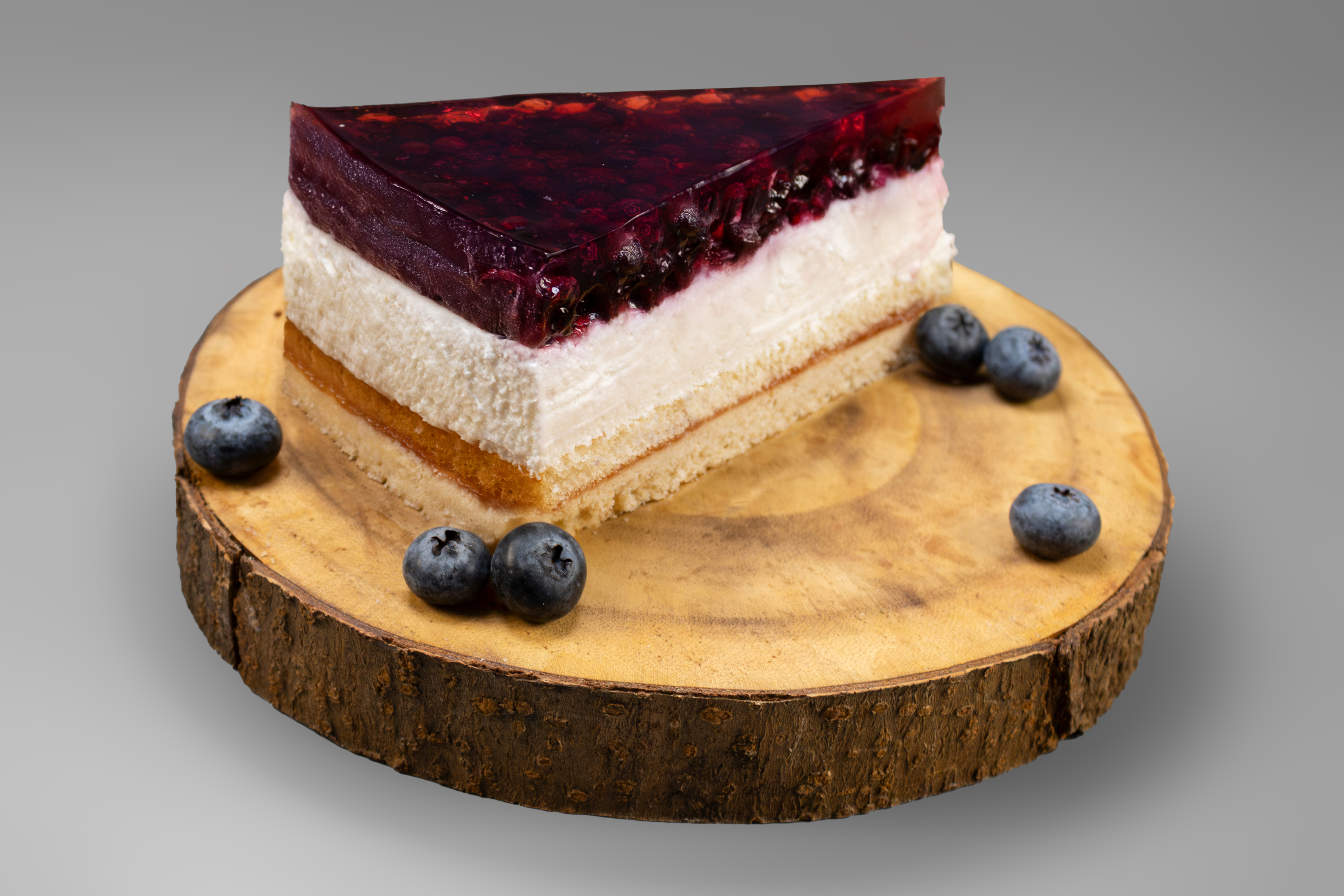 Quark-Sahnetorte mit Heidelbeeren